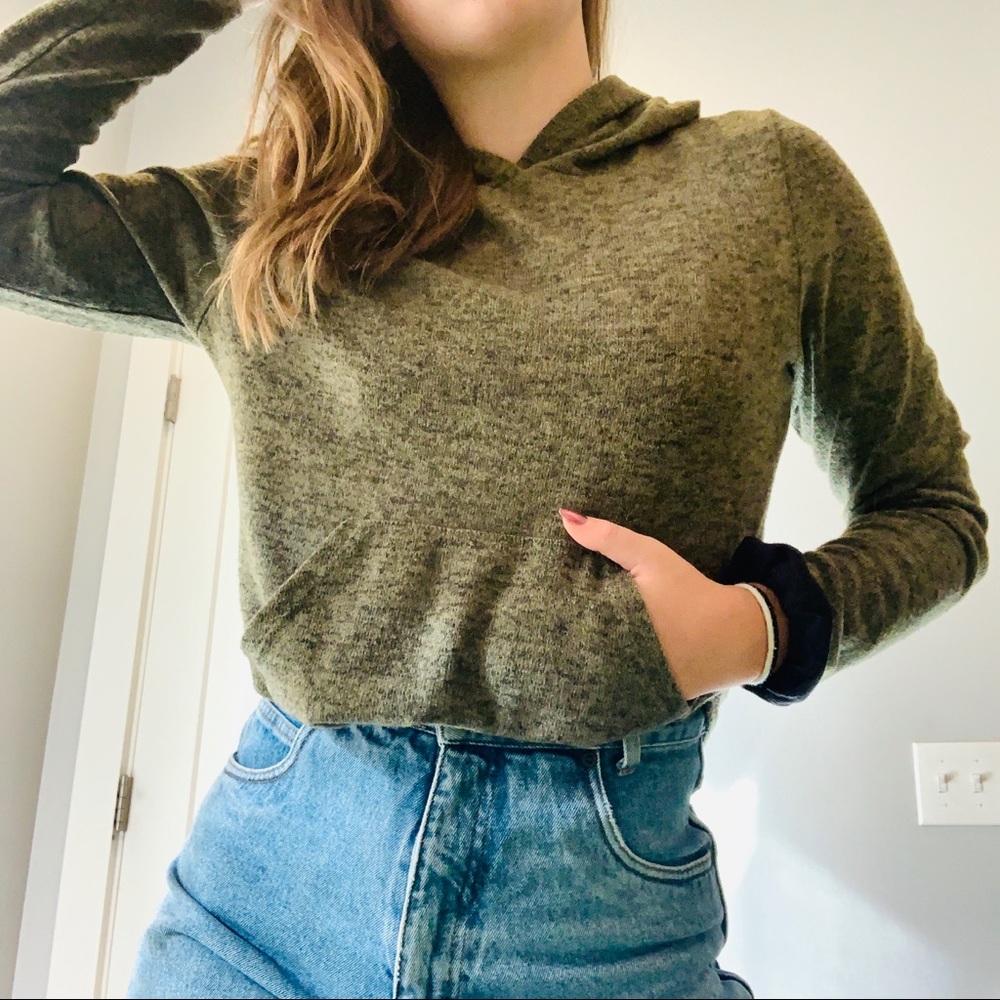 Sold❤️ oft Mossy green long sleeve top with pocket